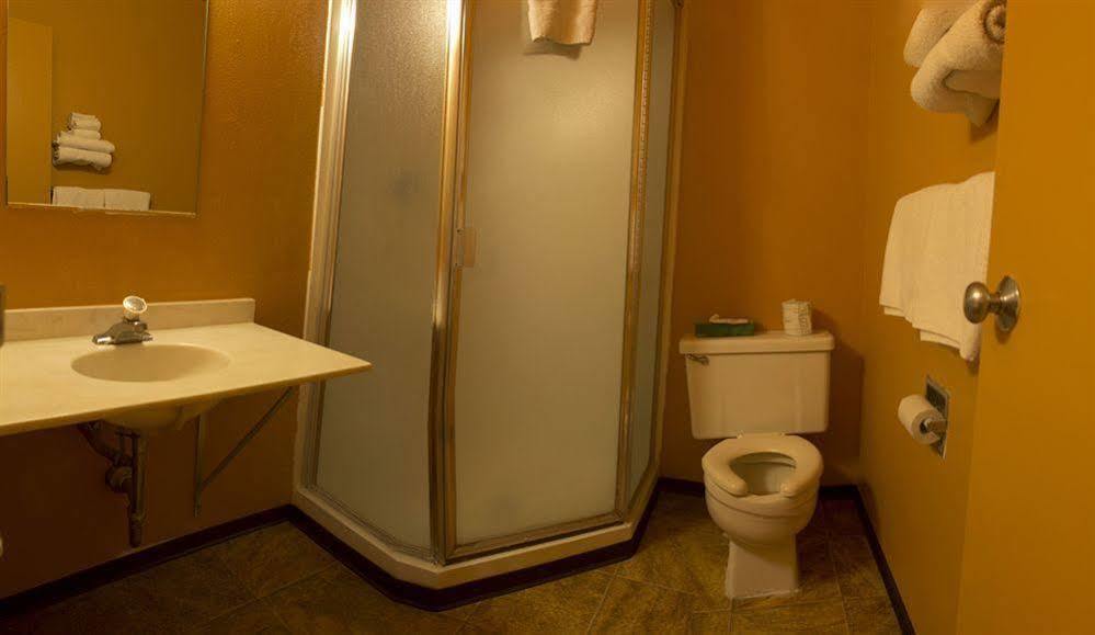 Capitol Inn & Suites Pierre Zewnętrze zdjęcie